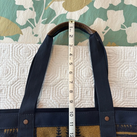 Pendleton Wool Zip Tote - Picture 11 of 12